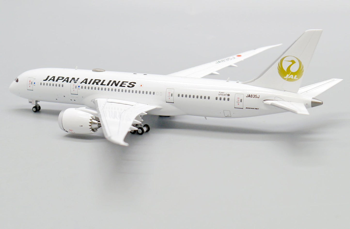 1/400 Japan Airlines B7878 (JA835J)