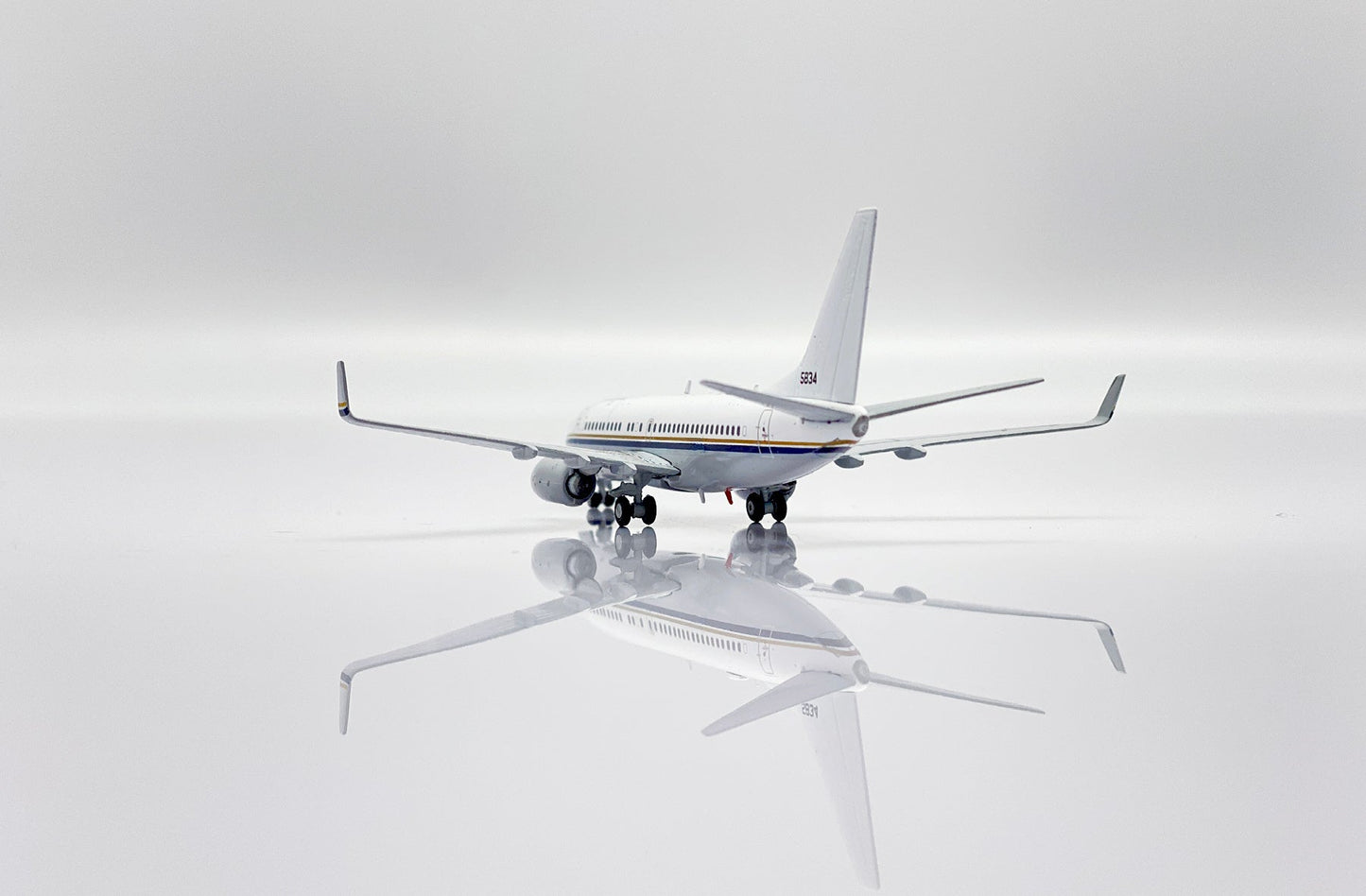 1/400 United State Navy Boeing C40A Clipper 165834