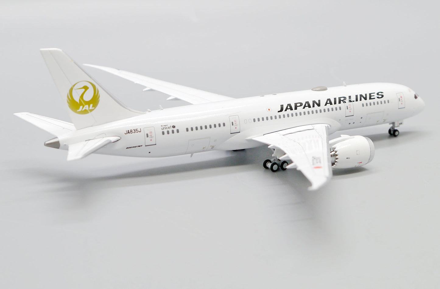1/400 Japan Airlines B7878 (JA835J)