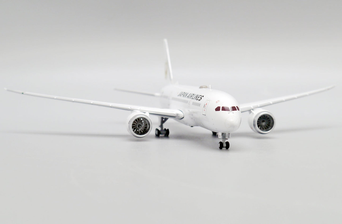 1/400 Japan Airlines B7878 (JA835J)