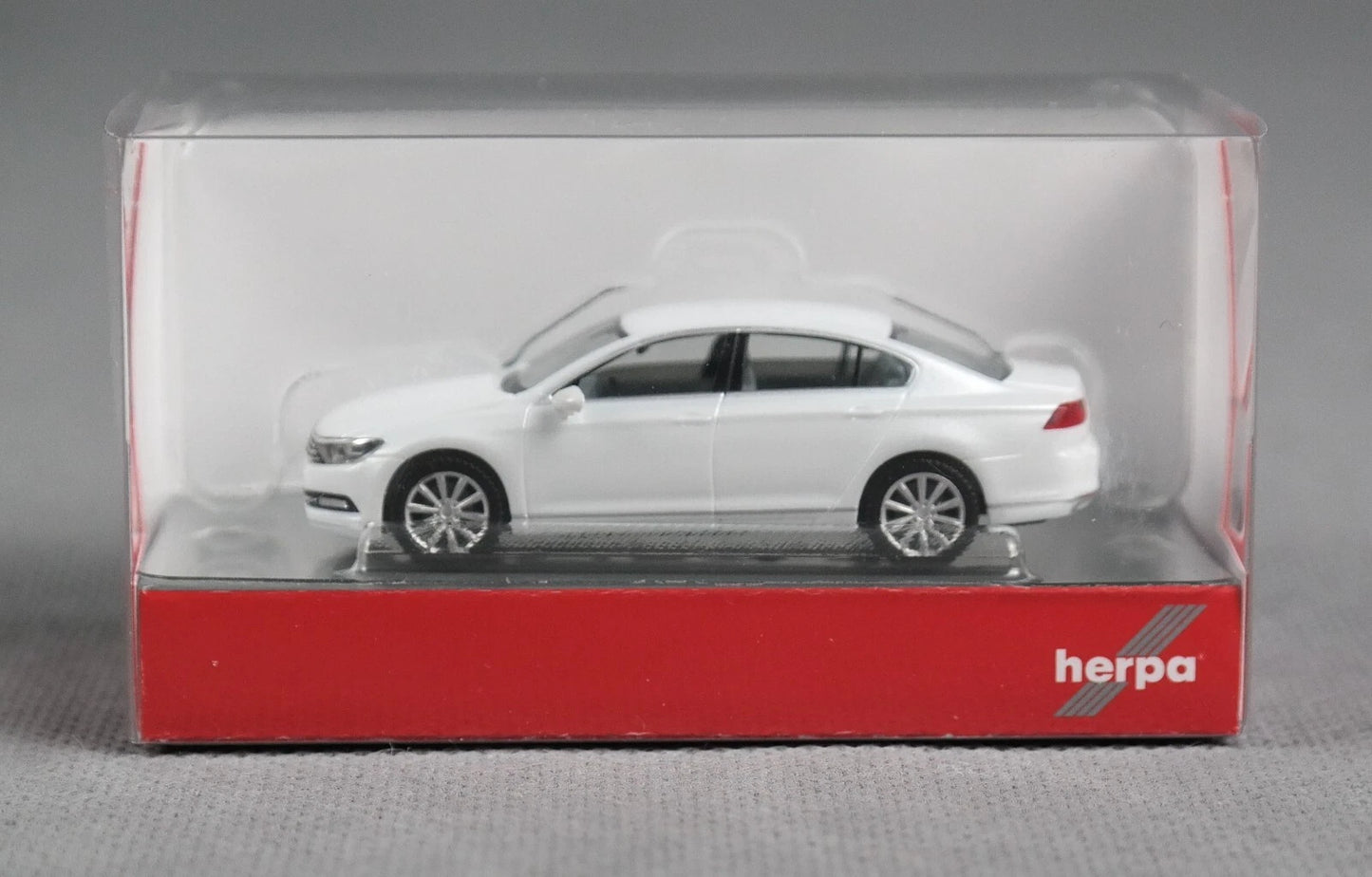 1/87 VW Passat Limousine Oryx White Mother-of-Pearl Effect