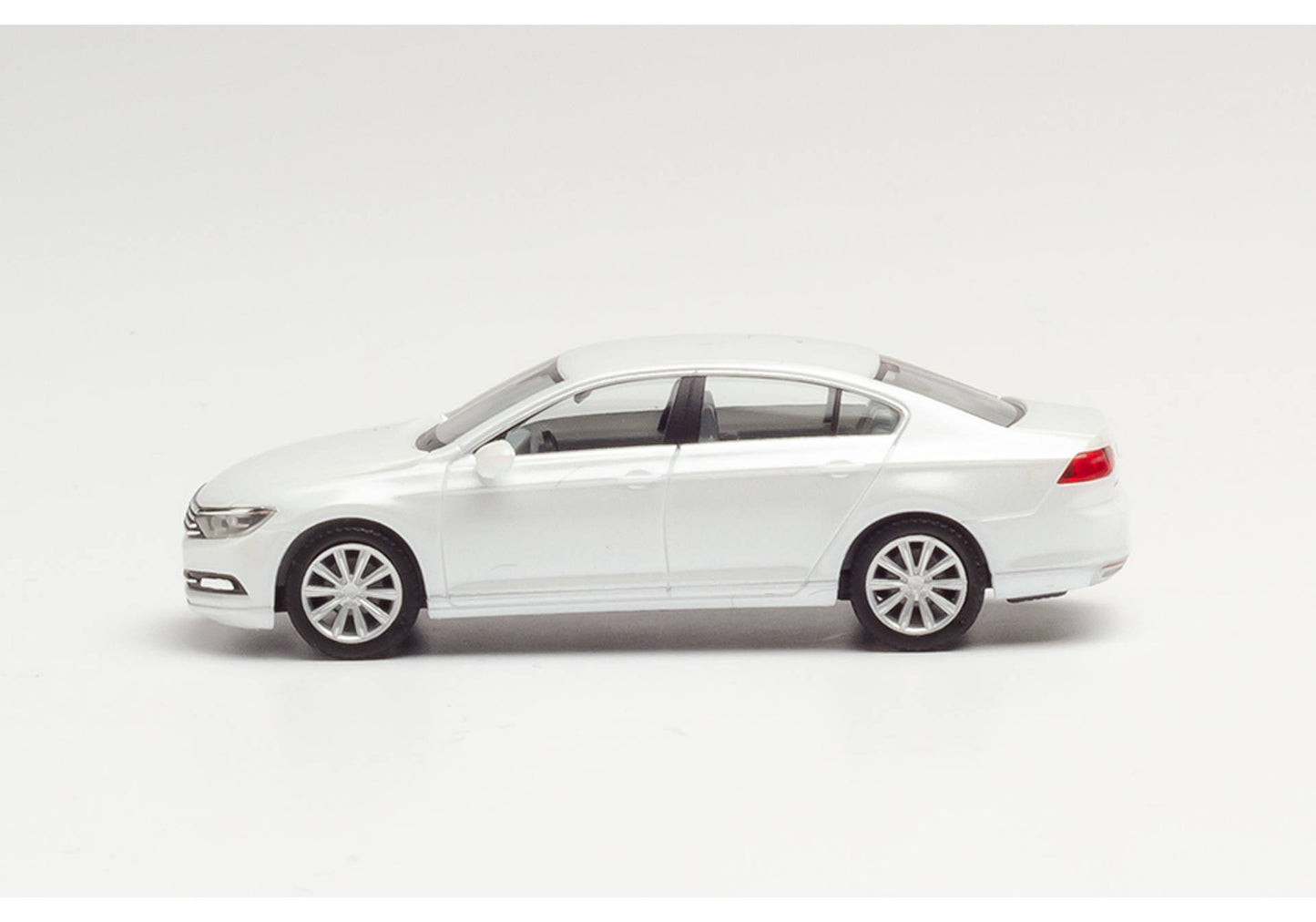 1/87 VW Passat Limousine Oryx White Mother-of-Pearl Effect
