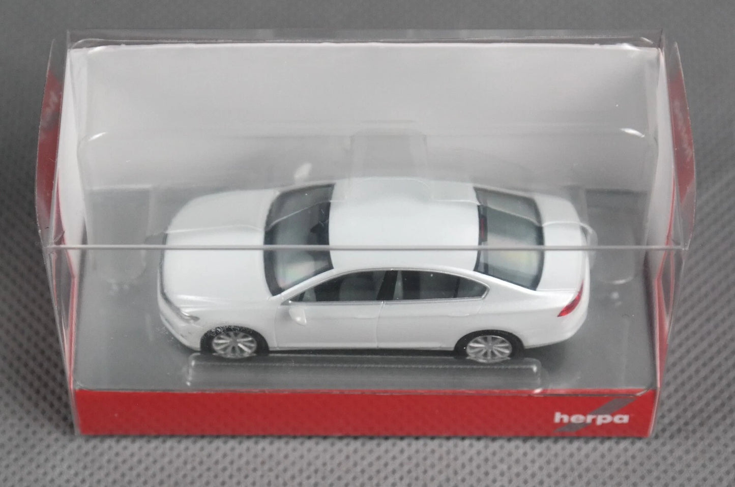 1/87 VW Passat Limousine Oryx White Mother-of-Pearl Effect