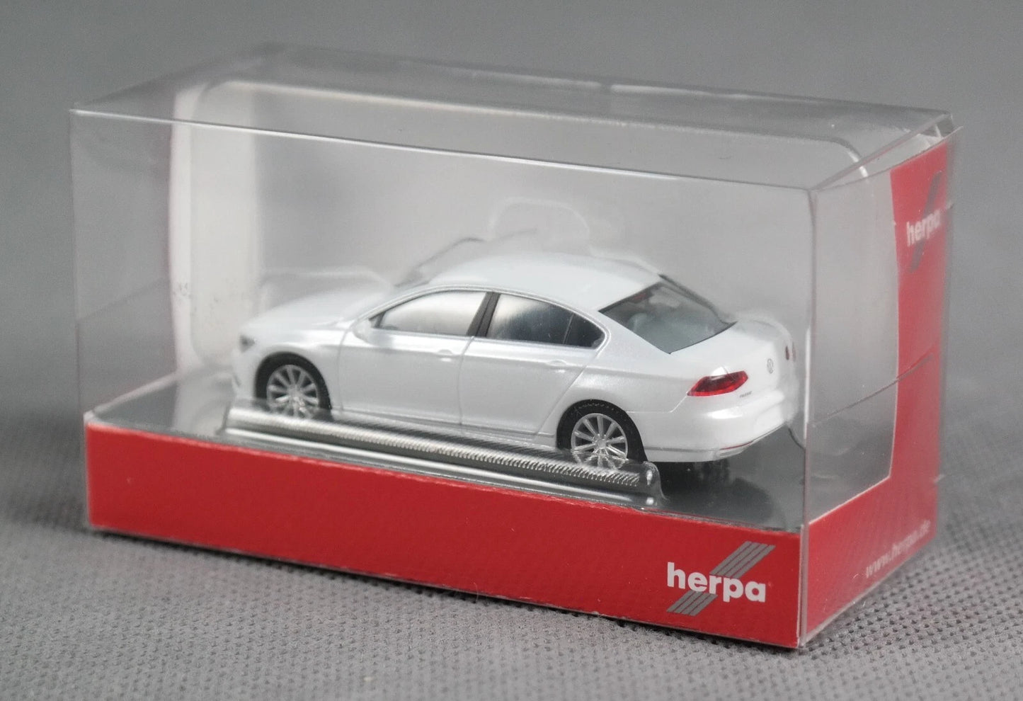 1/87 VW Passat Limousine Oryx White Mother-of-Pearl Effect