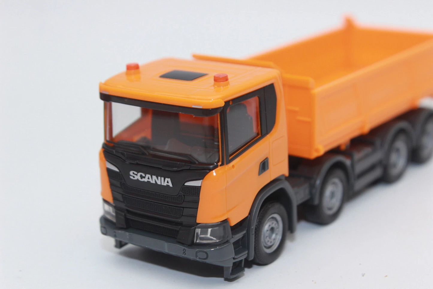 1/87 Scania XT17 Meiler Threeway Dumper Orange