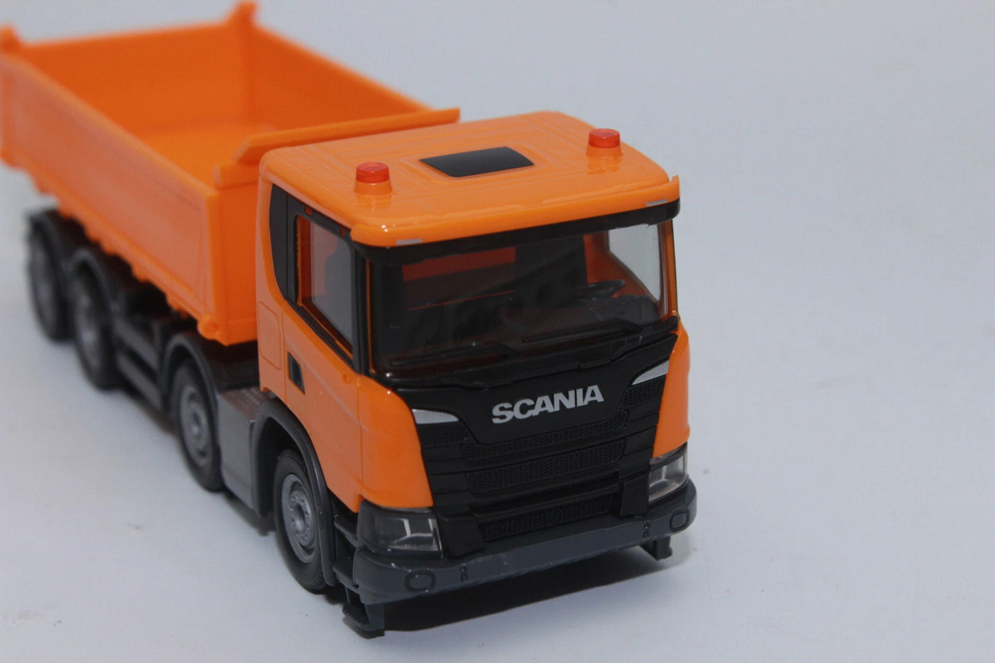 1/87 Scania XT17 Meiler Threeway Dumper Orange