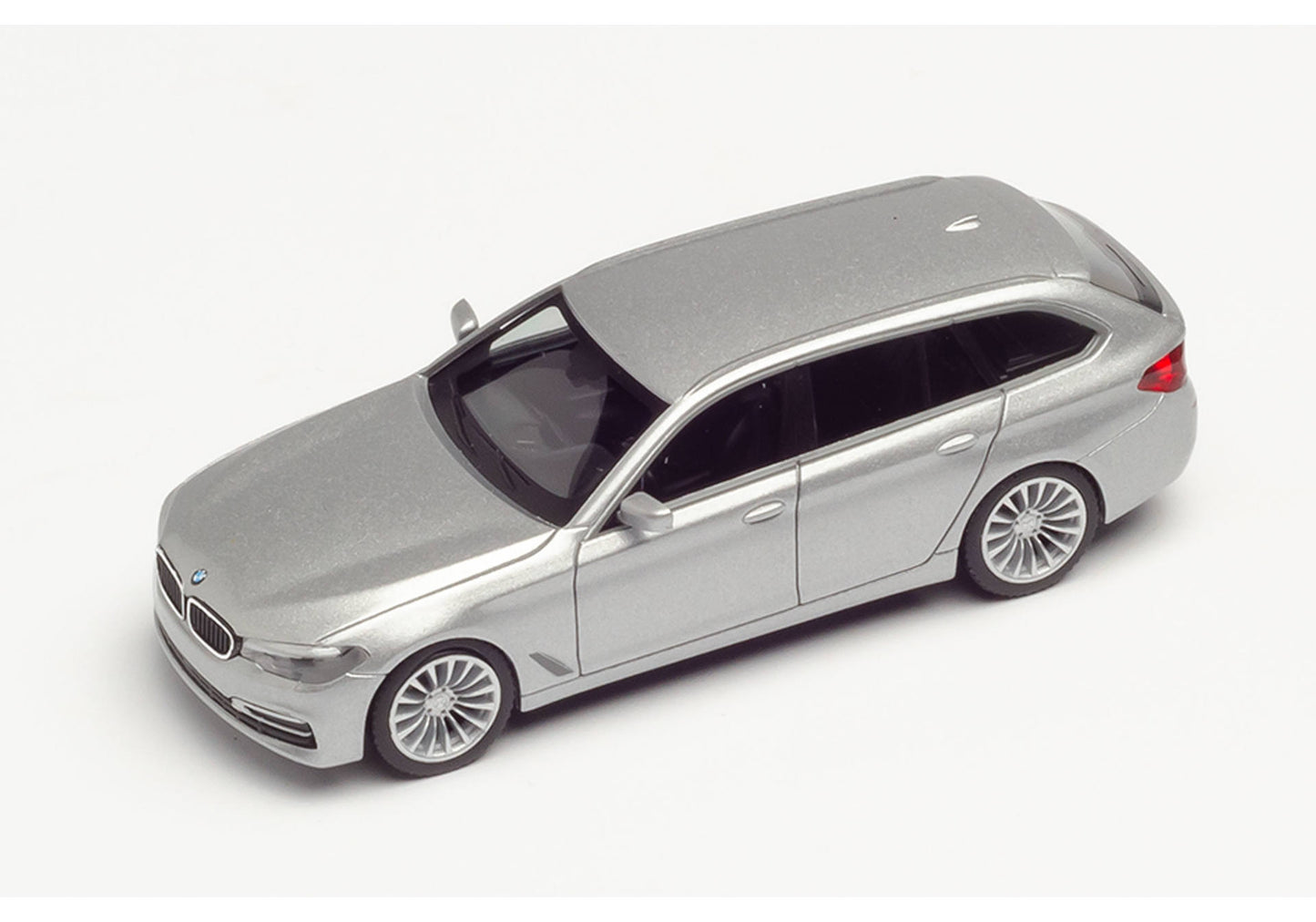 1/87 BMW 5 Series Touring Glacier Silver Metallic