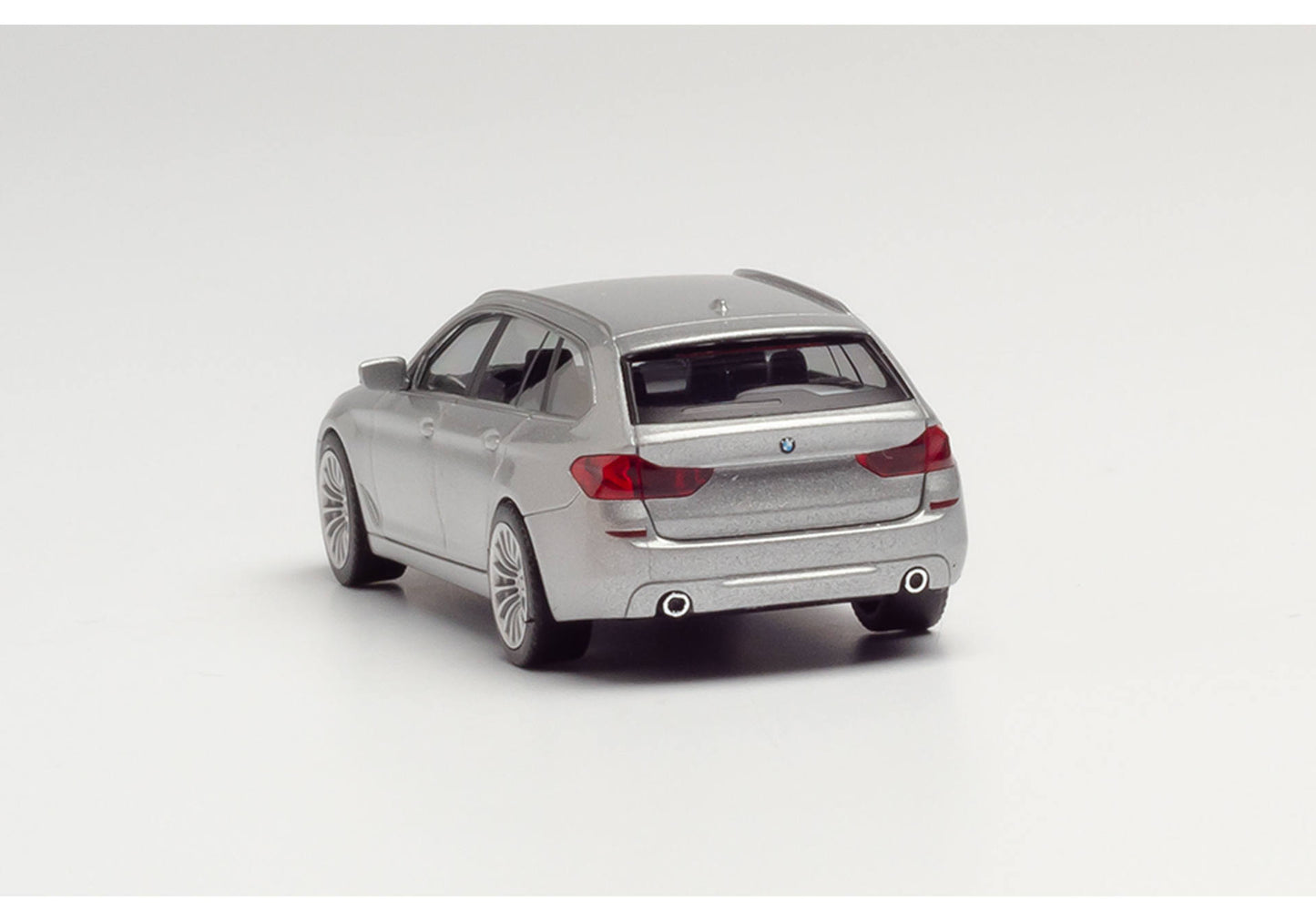 1/87 BMW 5 Series Touring Glacier Silver Metallic