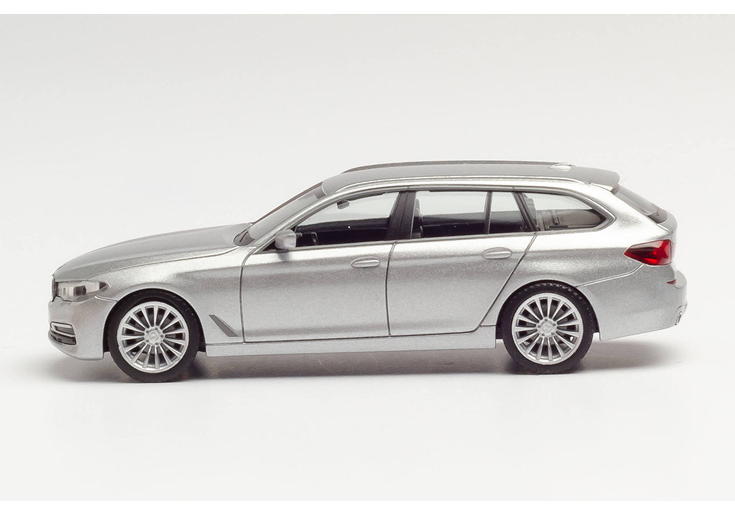 1/87 BMW 5 Series Touring Glacier Silver Metallic