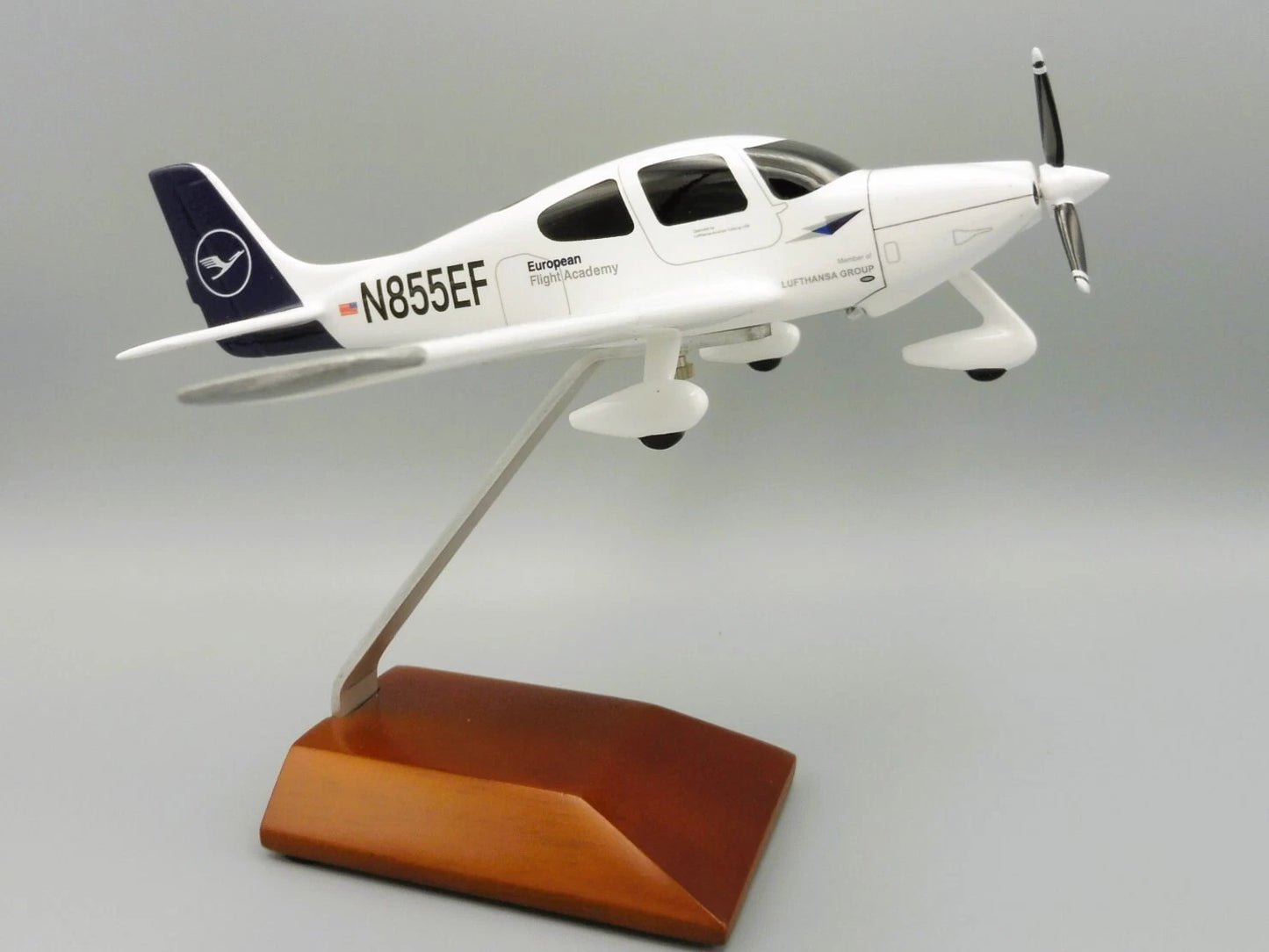 1/40 European Flight Academy Cirrus SR20 - Lufthansa