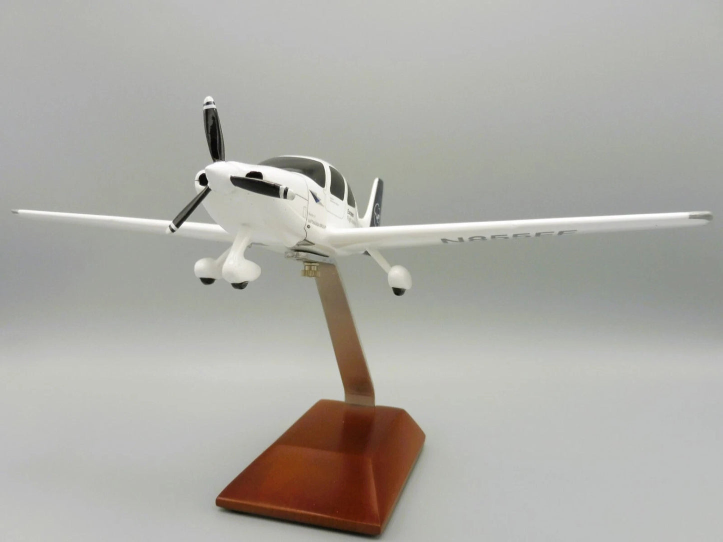 1/40 European Flight Academy Cirrus SR20 - Lufthansa