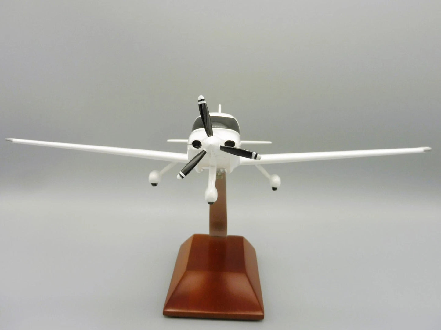 1/40 European Flight Academy Cirrus SR20 - Lufthansa