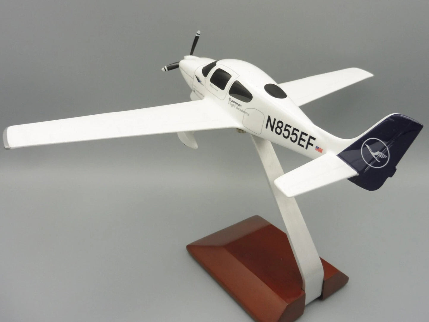 1/40 European Flight Academy Cirrus SR20 - Lufthansa