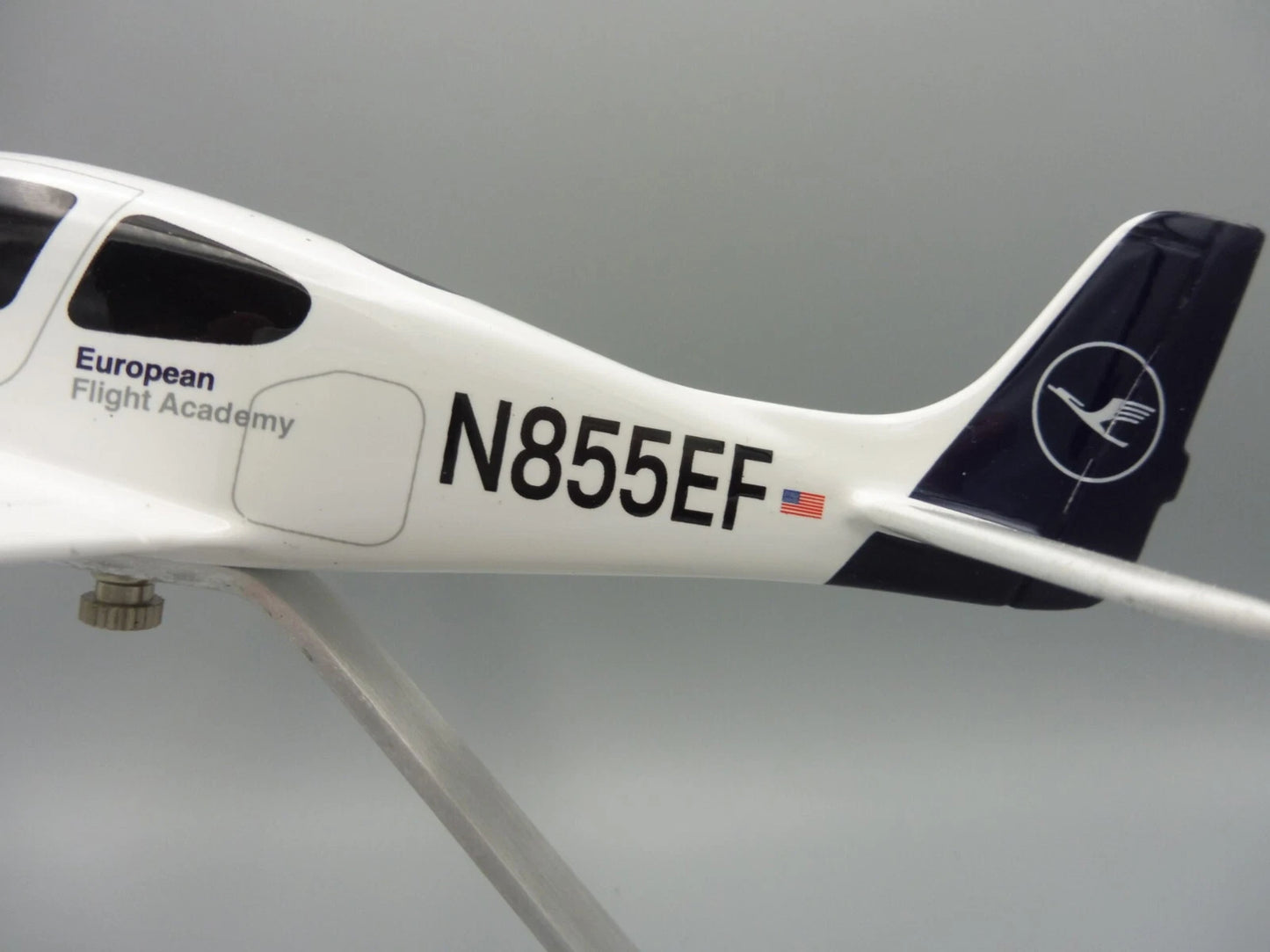1/40 European Flight Academy Cirrus SR20 - Lufthansa