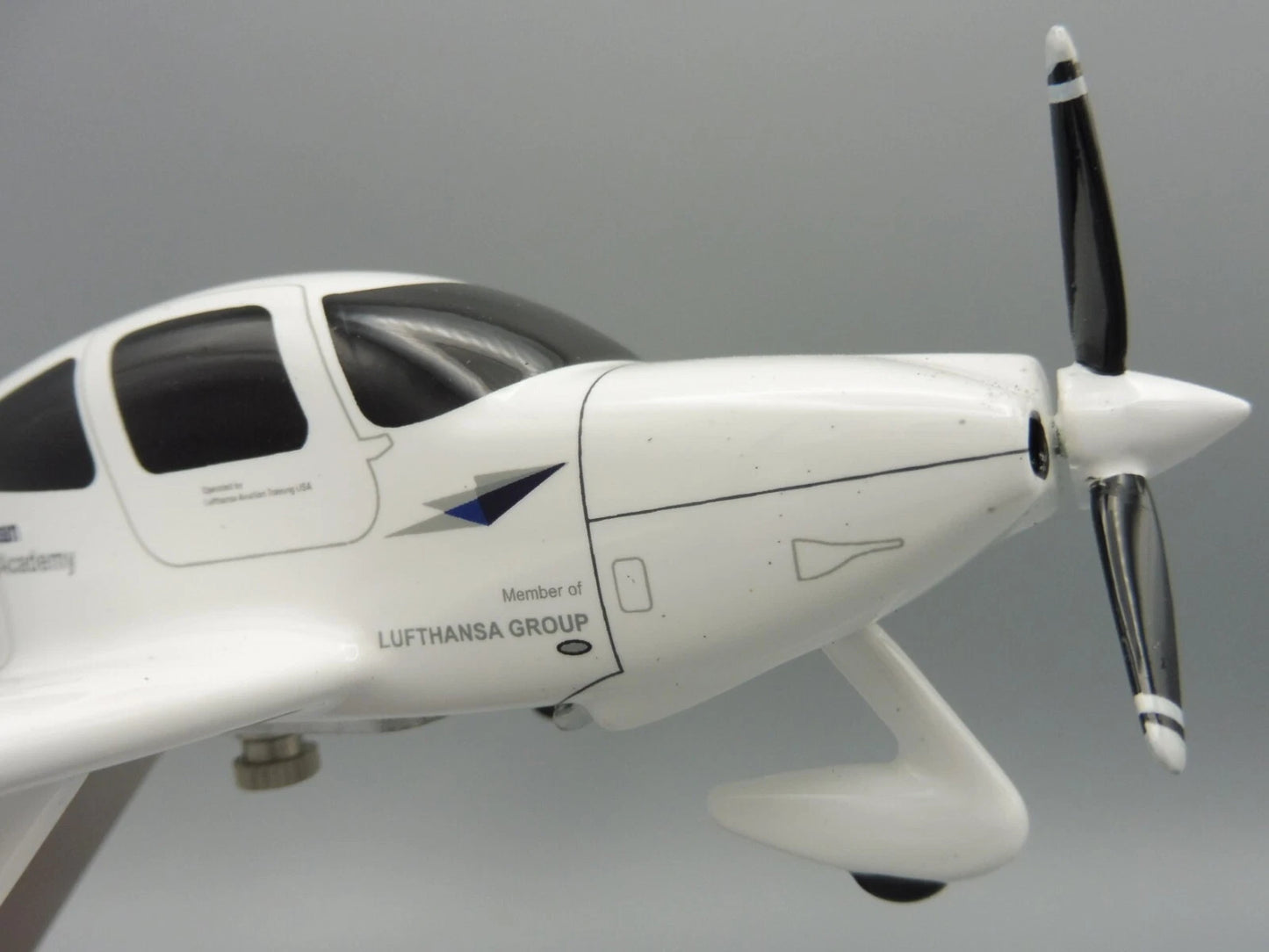 1/40 European Flight Academy Cirrus SR20 - Lufthansa