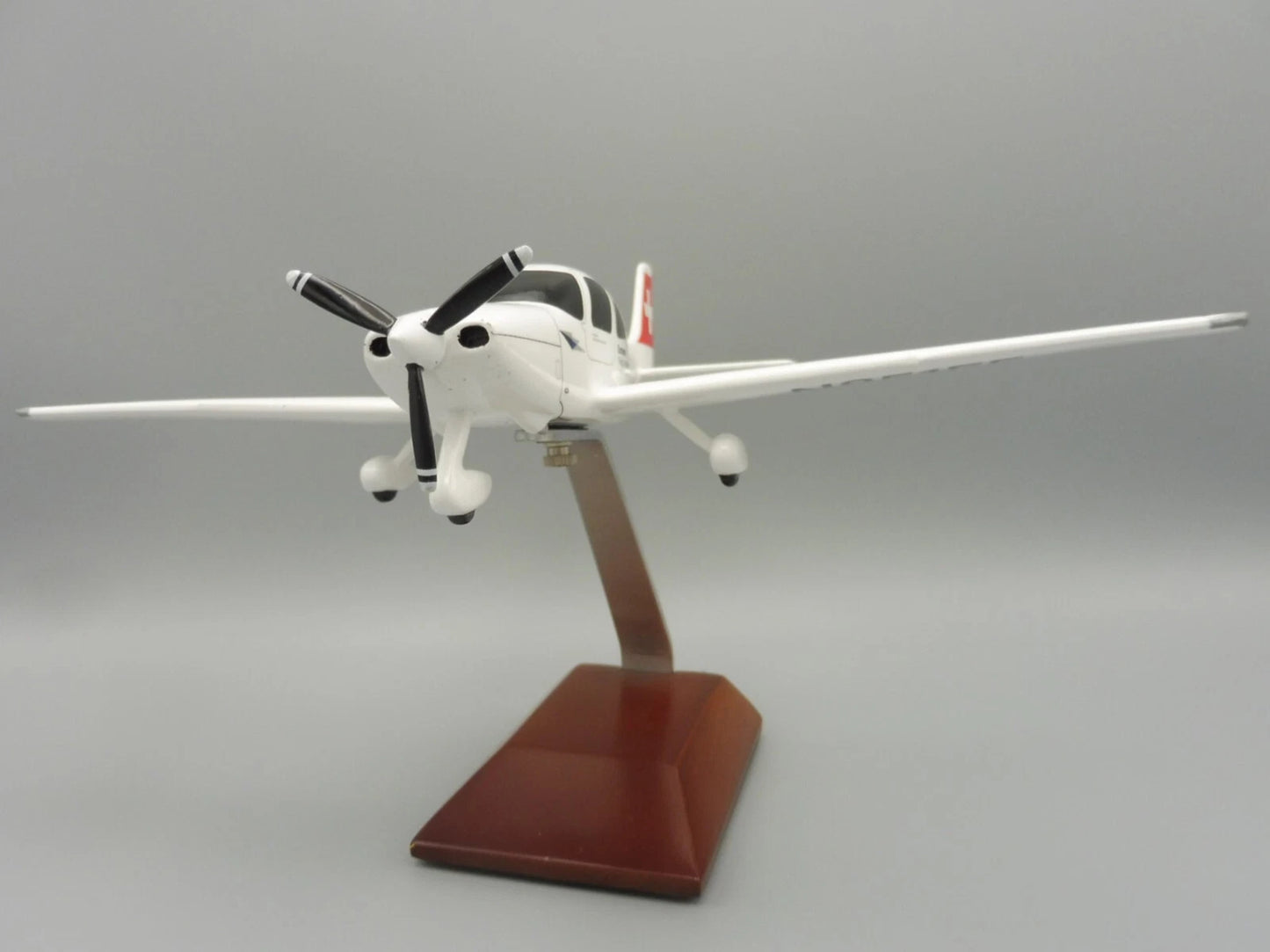 1/40 European Flight Academy Cirrus SR20 - Swiss International Air Lines
