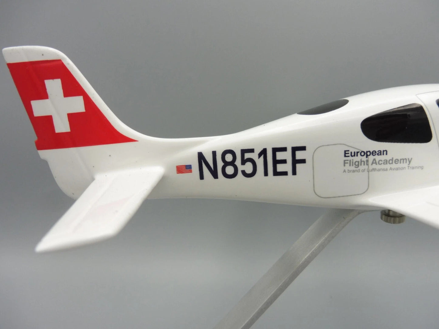 1/40 European Flight Academy Cirrus SR20 - Swiss International Air Lines