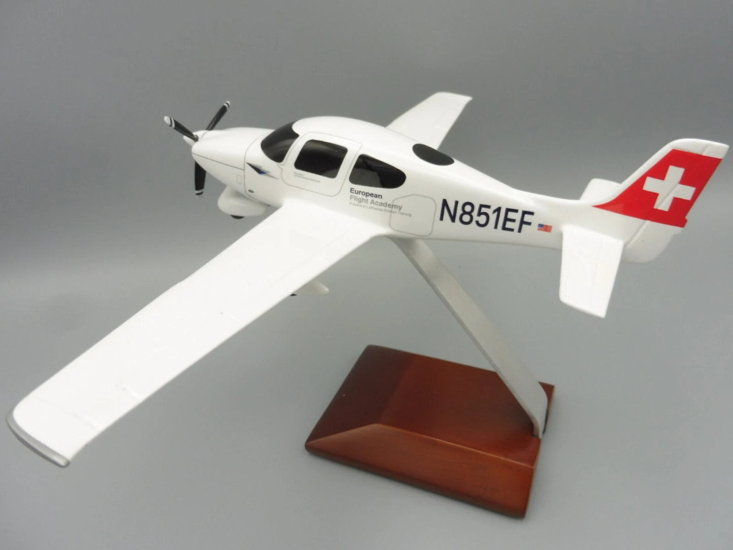 1/40 European Flight Academy Cirrus SR20 - Swiss International Air Lines