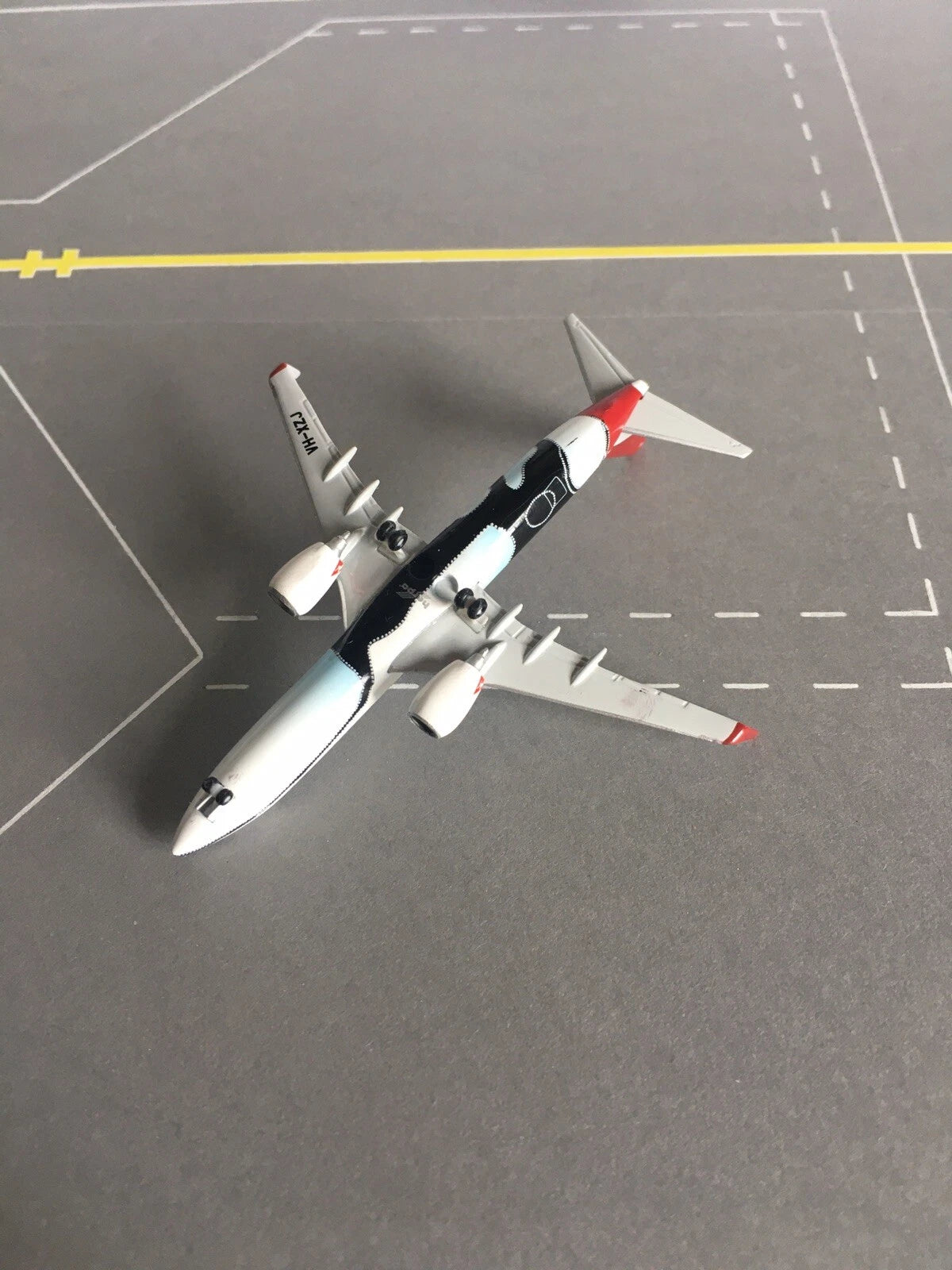 1/500 Qantas Boeing 737-800 "Mendoowoorrji"
