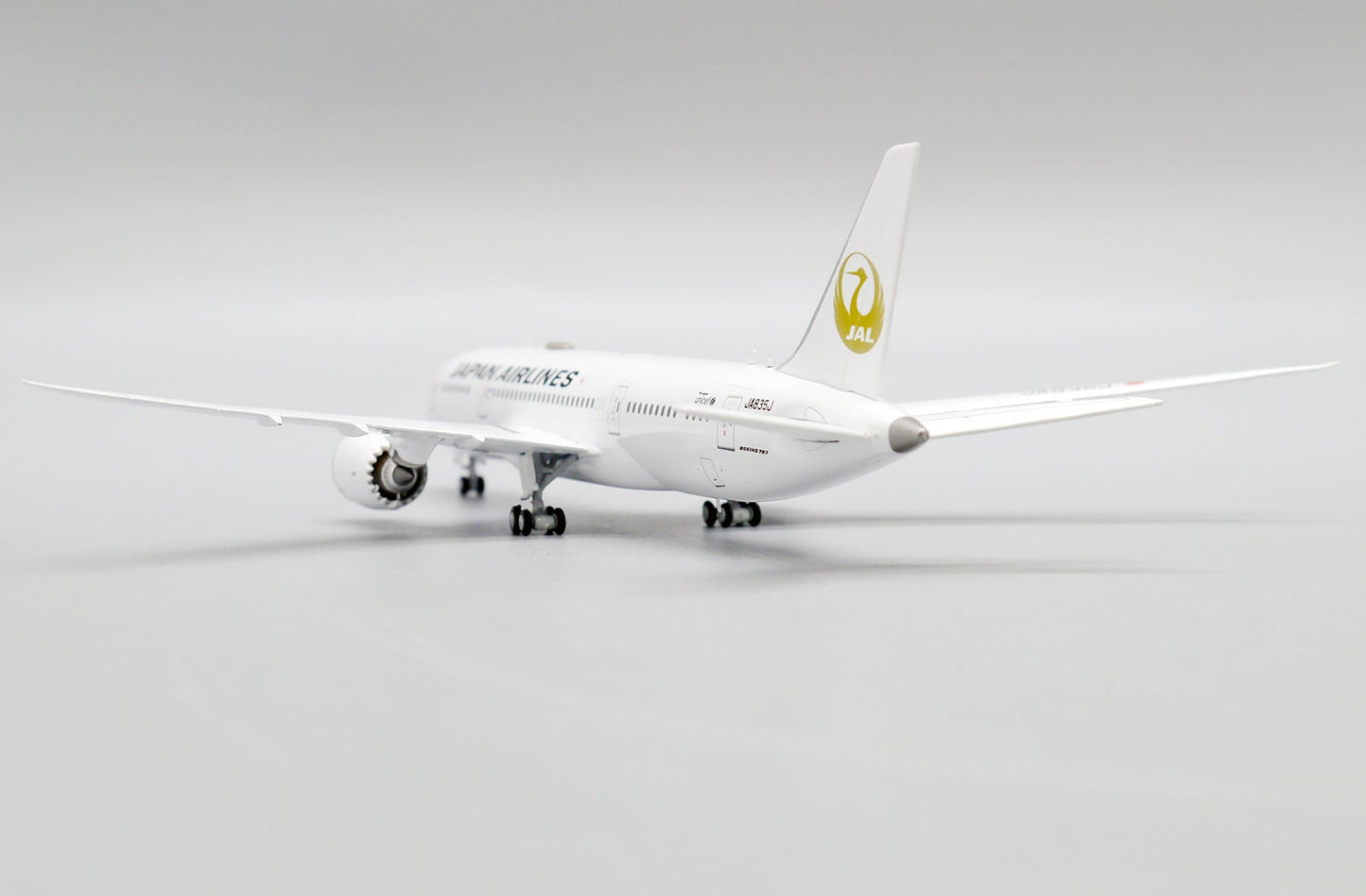 1/400 Japan Airlines B7878 (JA835J)