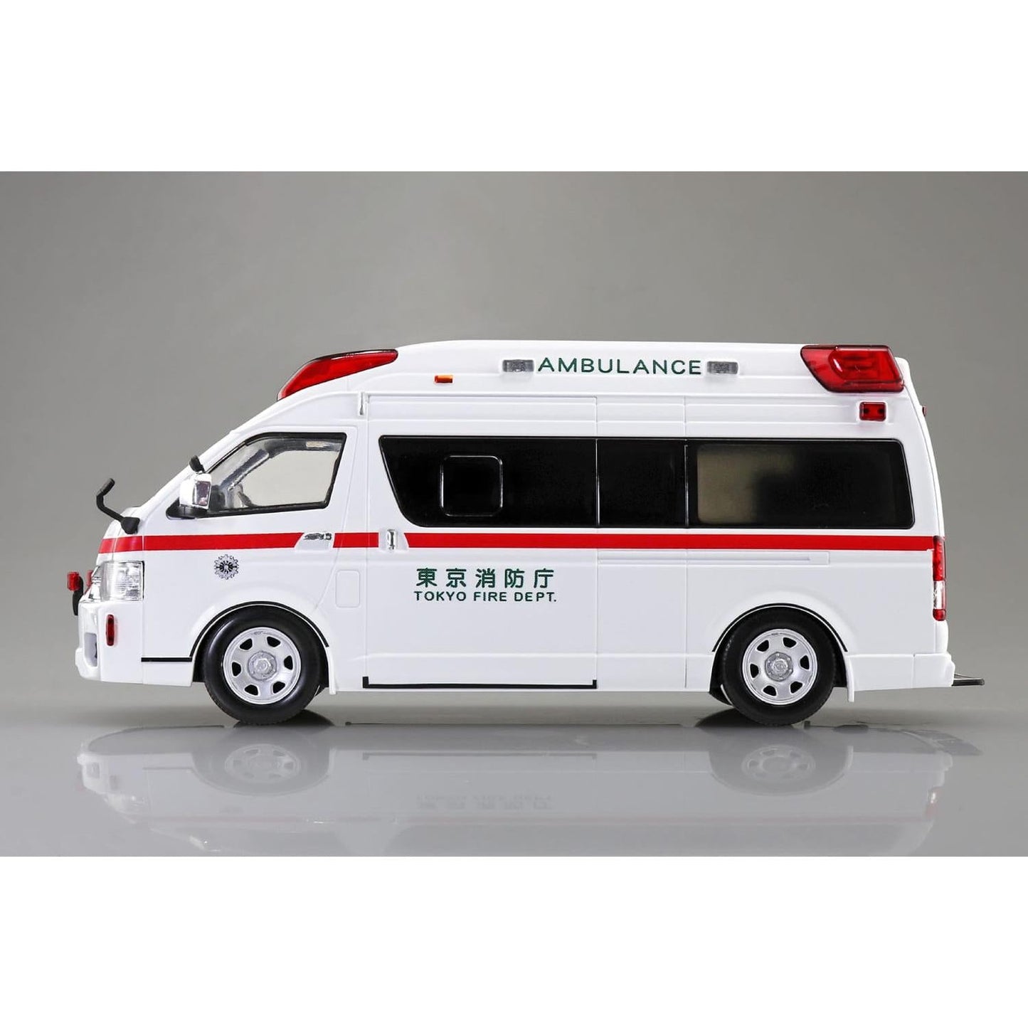 1/32 SNAP Toyota Hi-Medic Ambulance