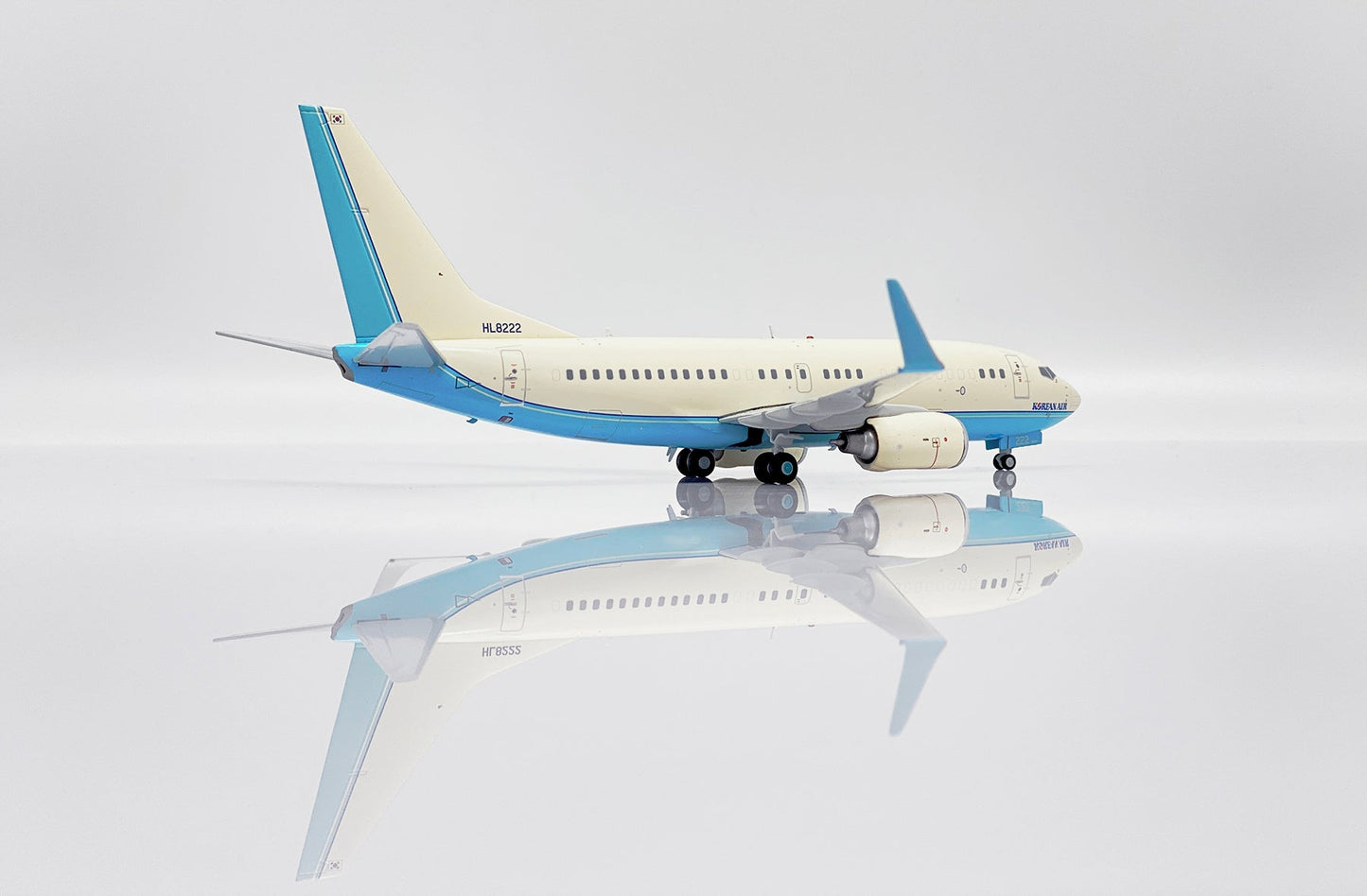 Korean Air B737-700 BBJ HL8222
