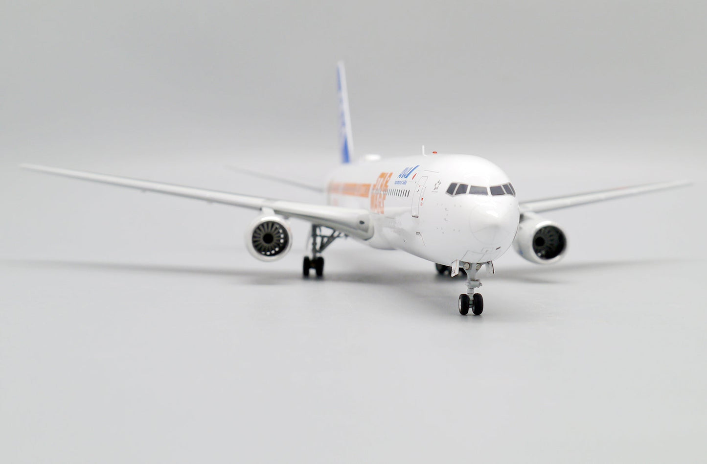 EW2763005 1/200 ANA B767300ER JA604A SW