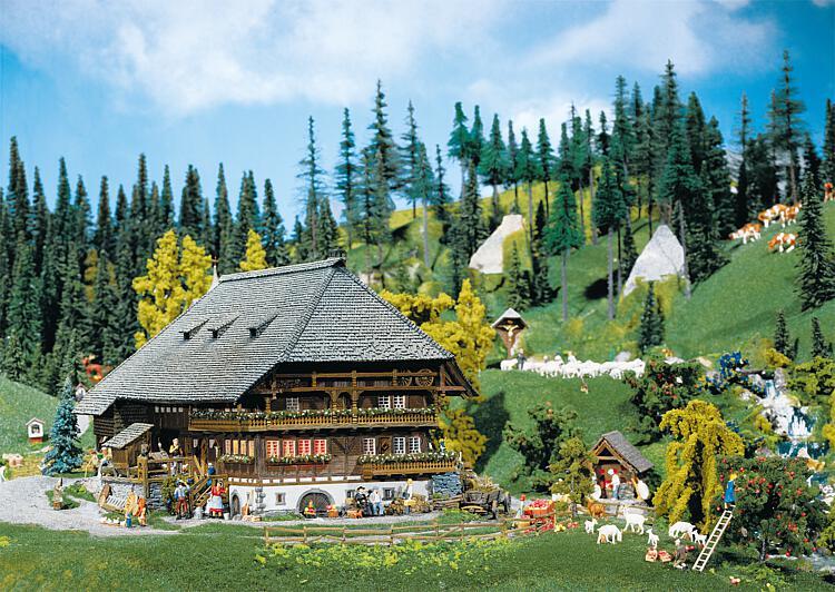 HO Black Forest Farmyard