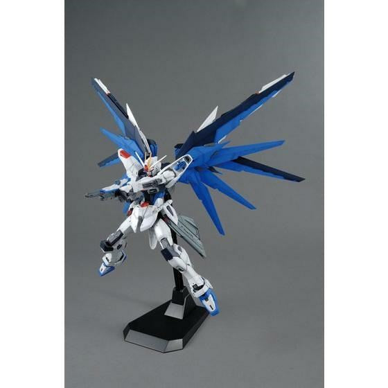 MG 1/100 FREEDOM GUNDAMÂ Ver.2.0