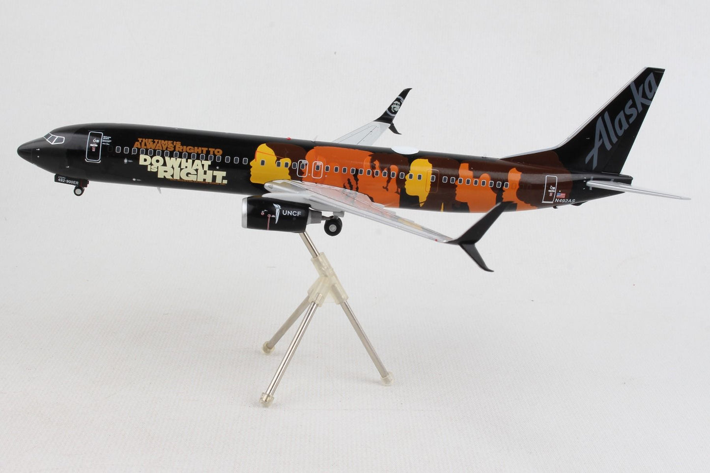 1/200 Alaska Airlines B737900ER N492AS Our Commitment Livery