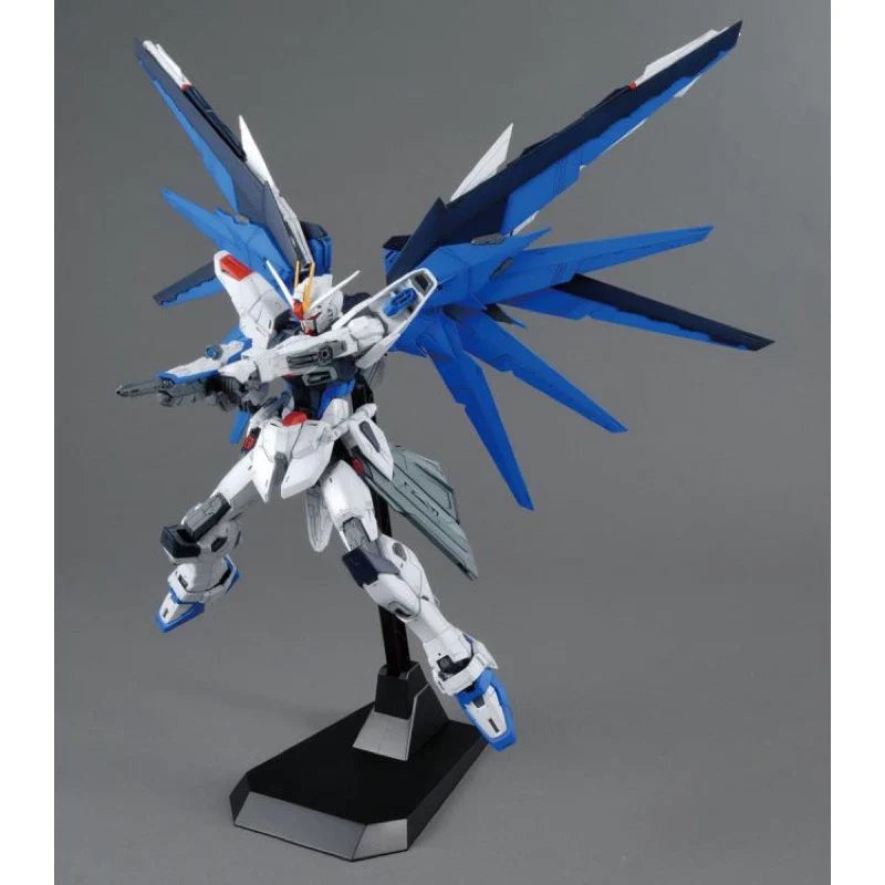 MG 1/100 FREEDOM GUNDAMÂ Ver.2.0