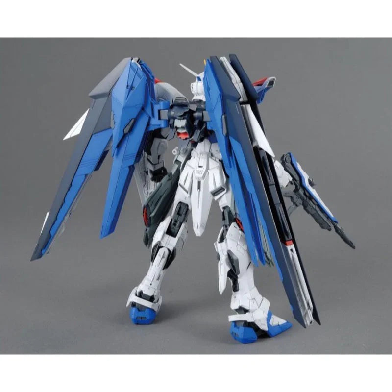 MG 1/100 FREEDOM GUNDAMÂ Ver.2.0