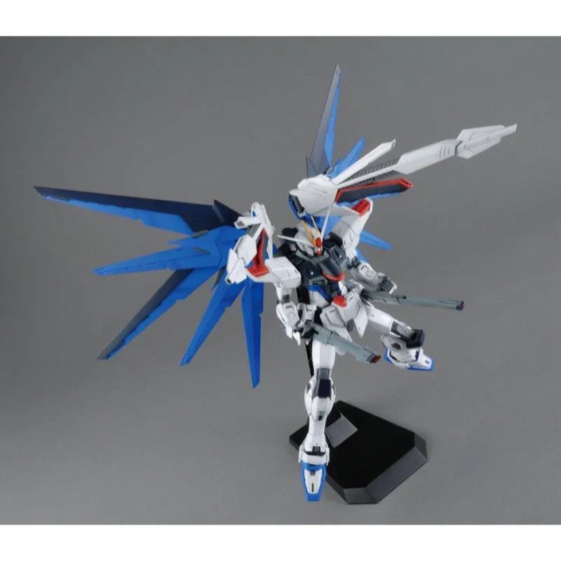 MG 1/100 FREEDOM GUNDAMÂ Ver.2.0