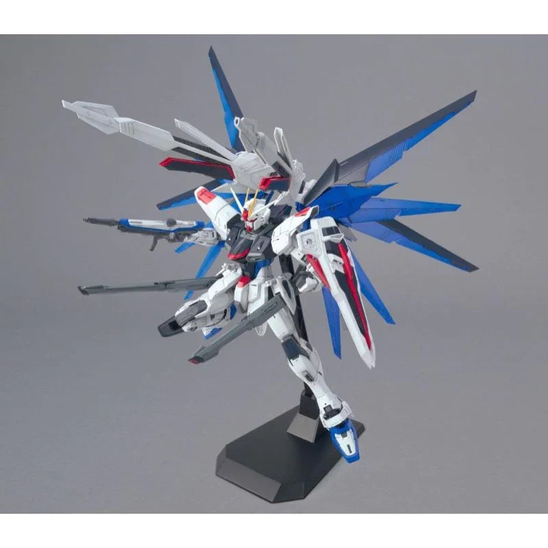 MG 1/100 FREEDOM GUNDAMÂ Ver.2.0
