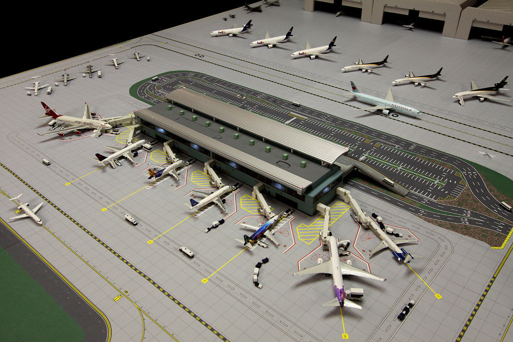 1/400 Air-Side/Land-Side Airport Terminal