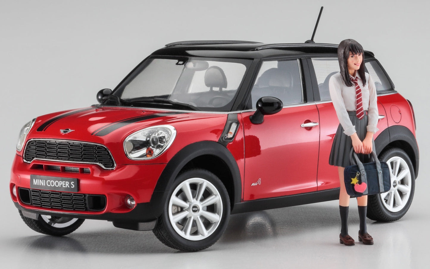 1/24 MINI COOPER S COUNTRYMAN ALL4 with SCHOOL GIRL'S FIGURE