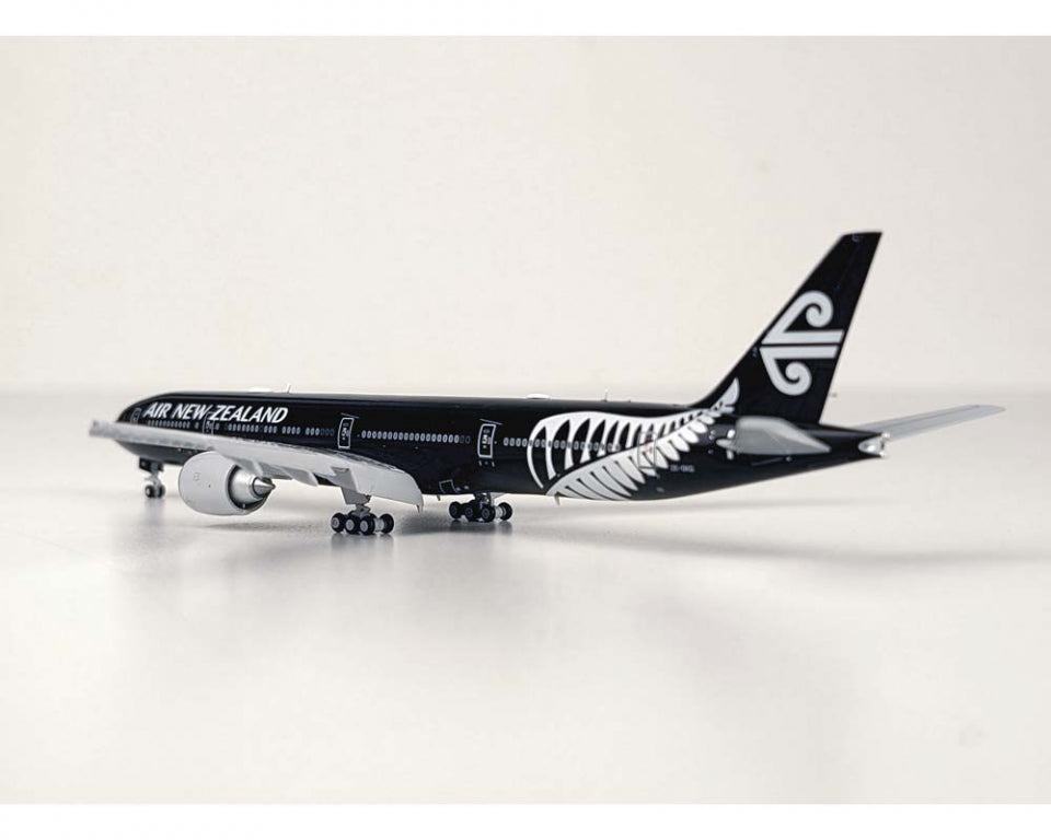 1/400 Air New Zealand B777-300ER ZK-OKQ "All Blacks" (Flaps Down)