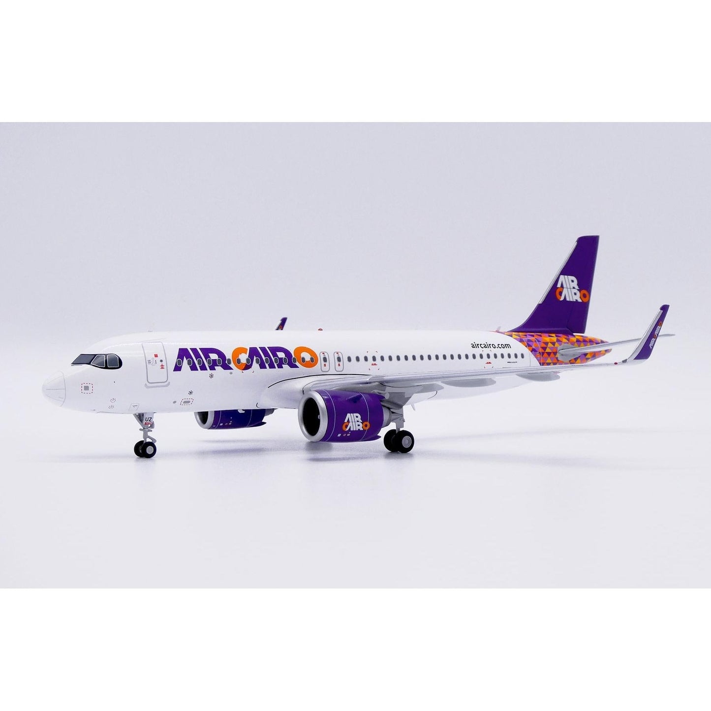 1/200 Air Cairo Airbus A320Neo Reg: Su-BUZ with Stand