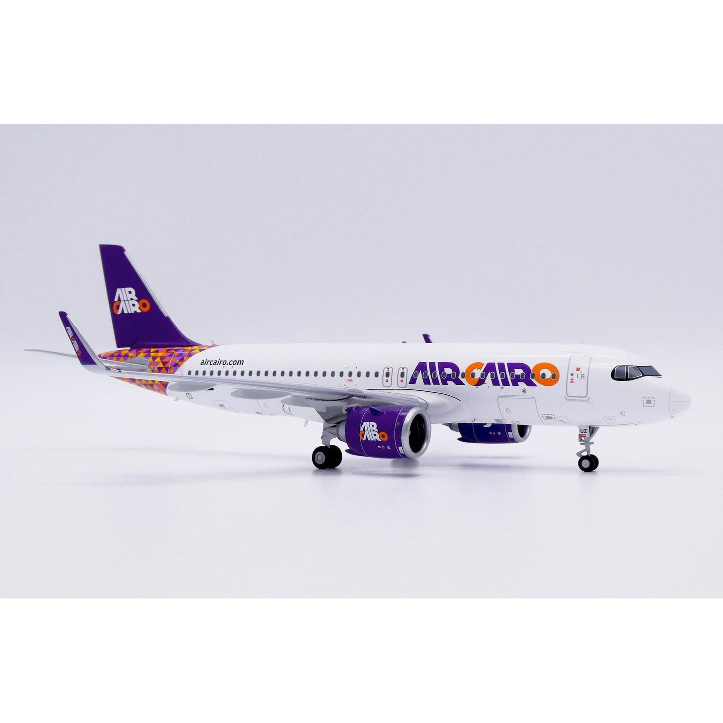 1/200 Air Cairo Airbus A320Neo Reg: Su-BUZ with Stand