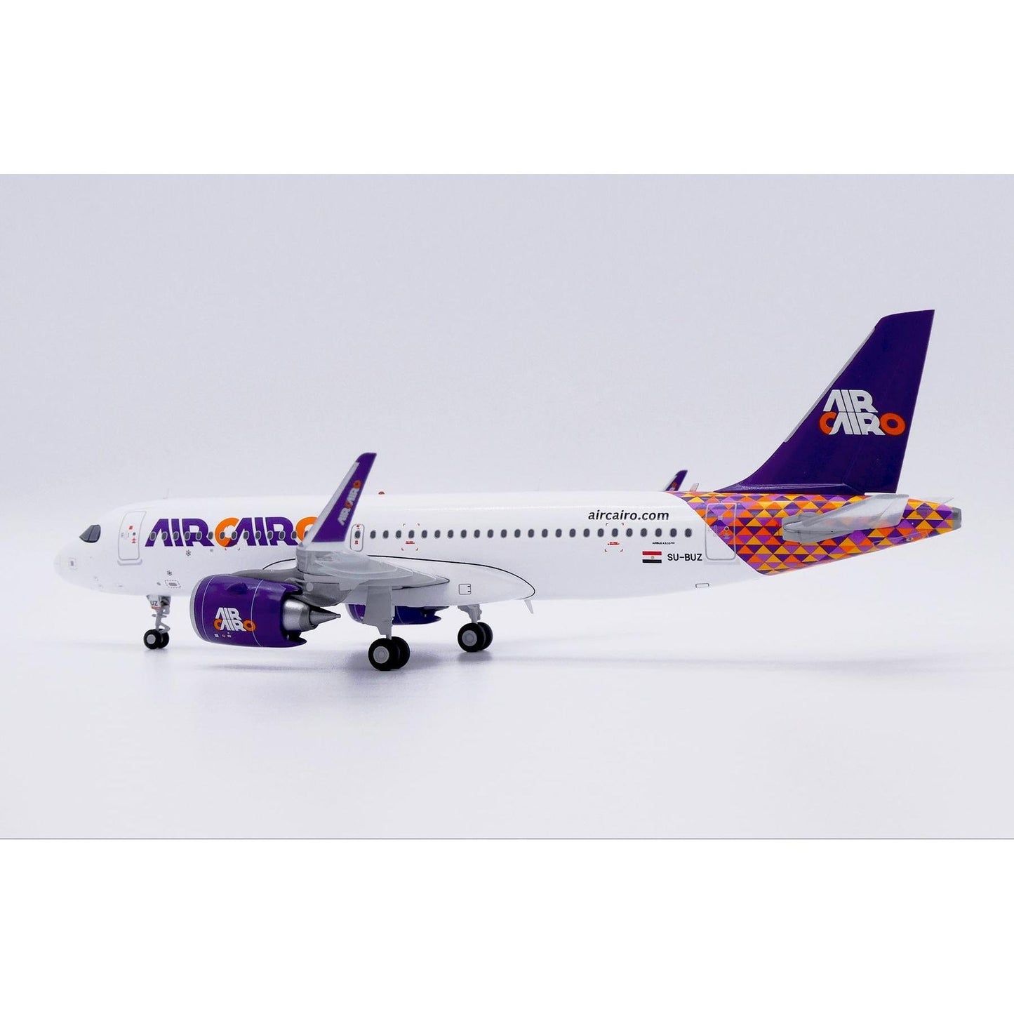 1/200 Air Cairo Airbus A320Neo Reg: Su-BUZ with Stand