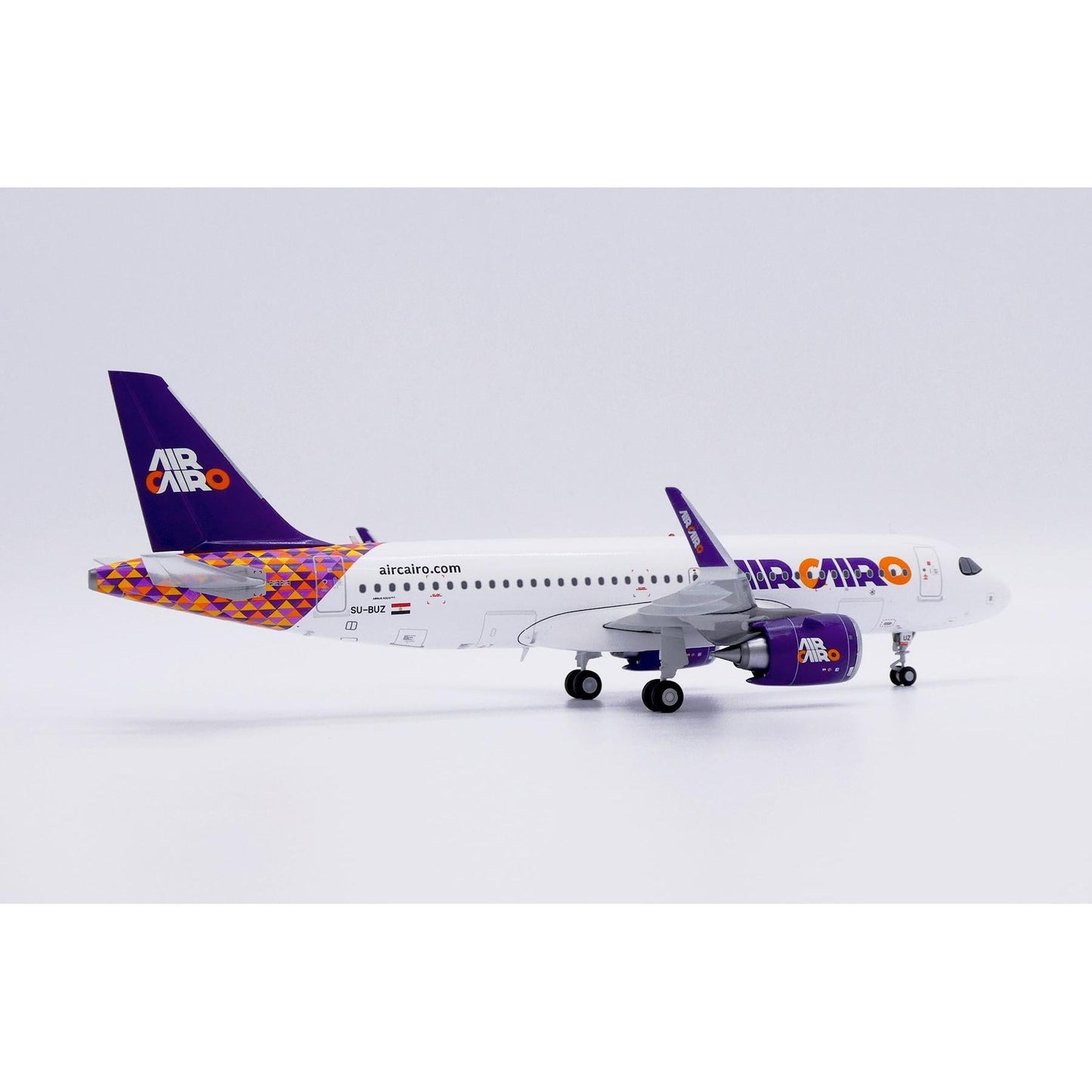 1/200 Air Cairo Airbus A320Neo Reg: Su-BUZ with Stand