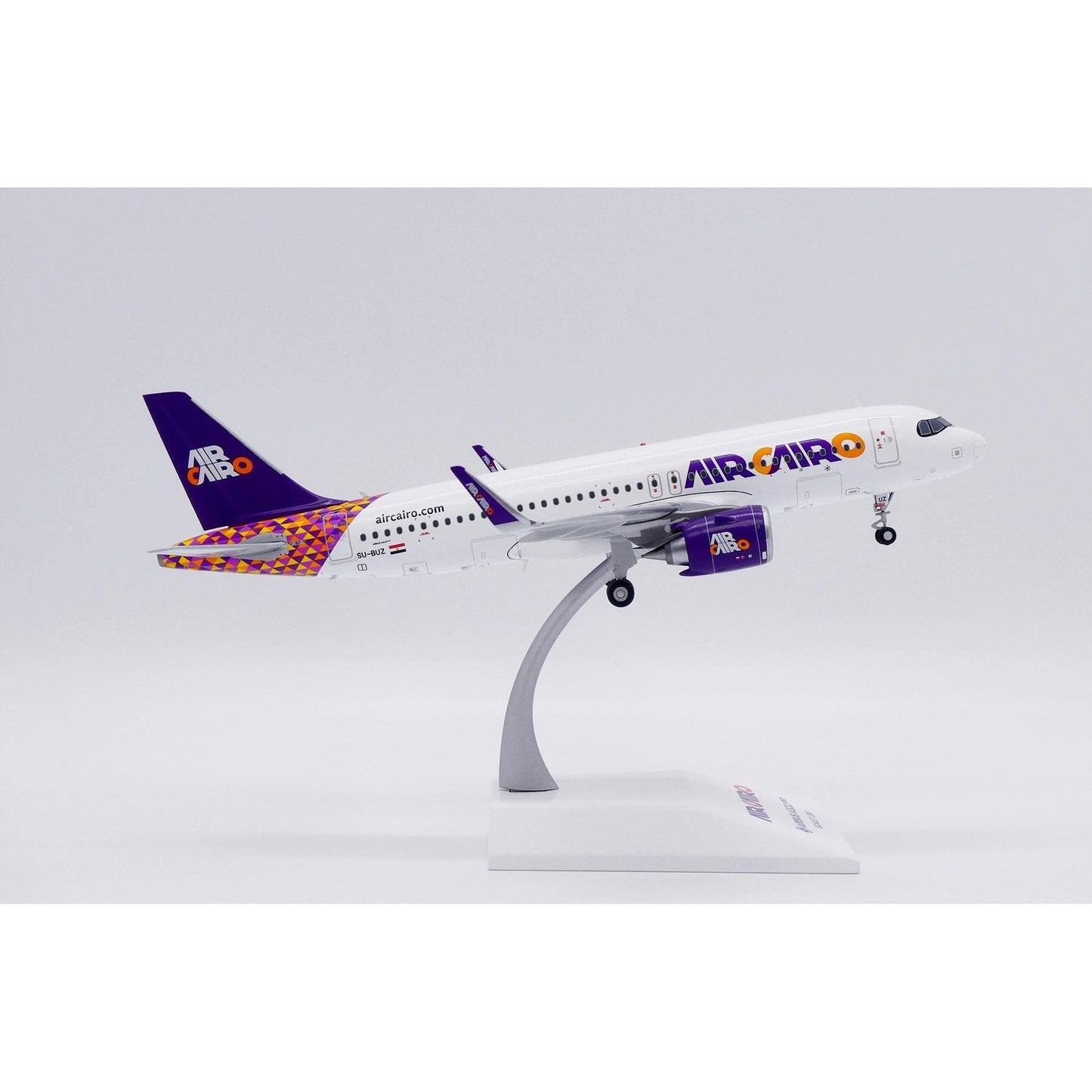1/200 Air Cairo Airbus A320Neo Reg: Su-BUZ with Stand