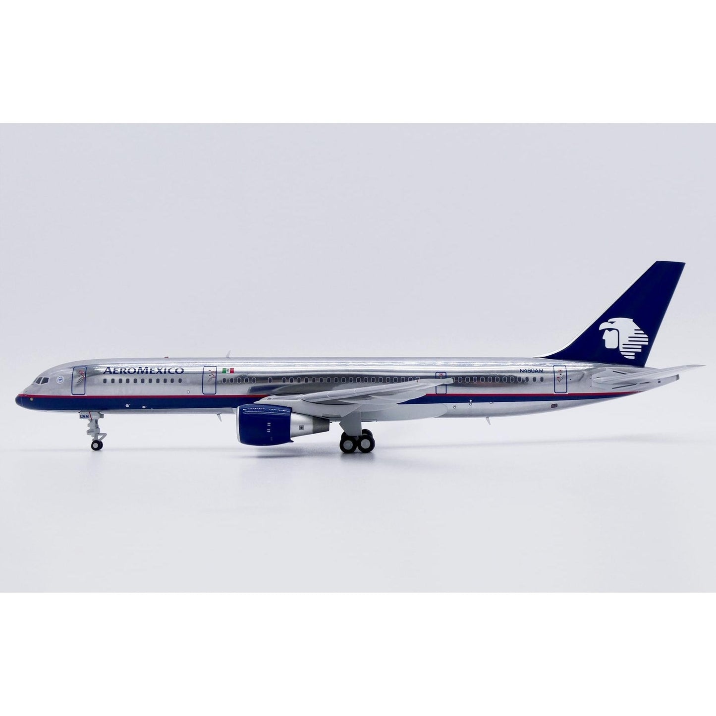 1/200 Aeromexico Boeing 757-200 "Polished" Reg: N490AM with Stand