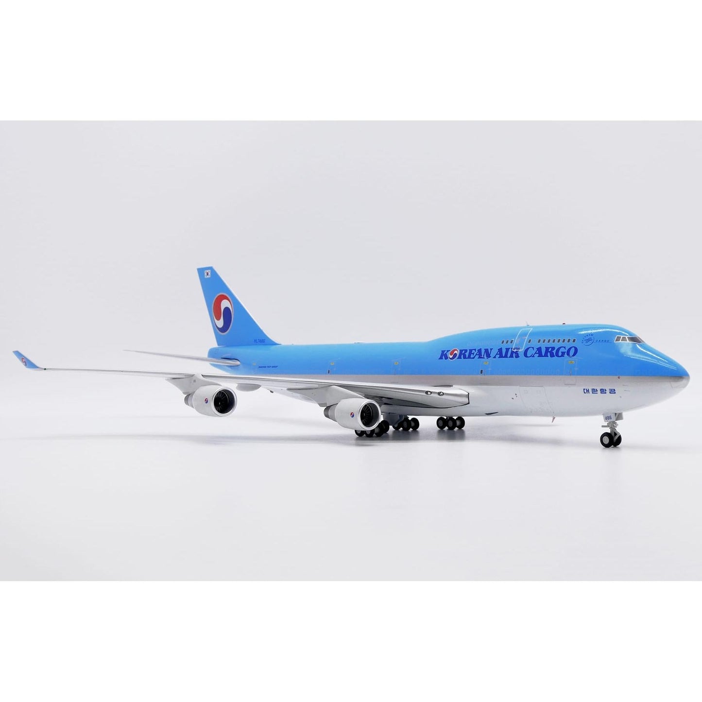 1/200 Korean Air Cargo Boeing 747-400BCF Reg: HL7486 with Stand