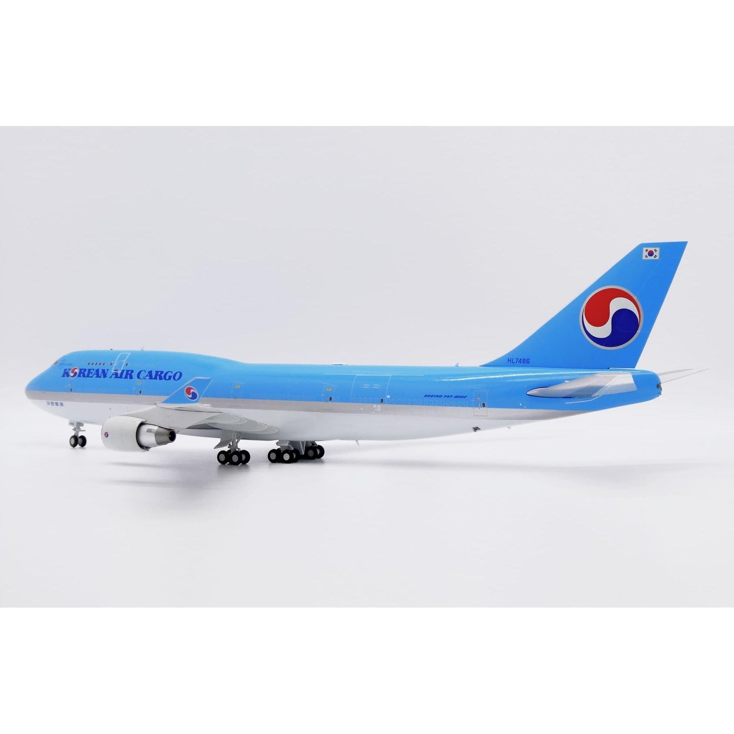 1/200 Korean Air Cargo Boeing 747-400BCF Reg: HL7486 with Stand