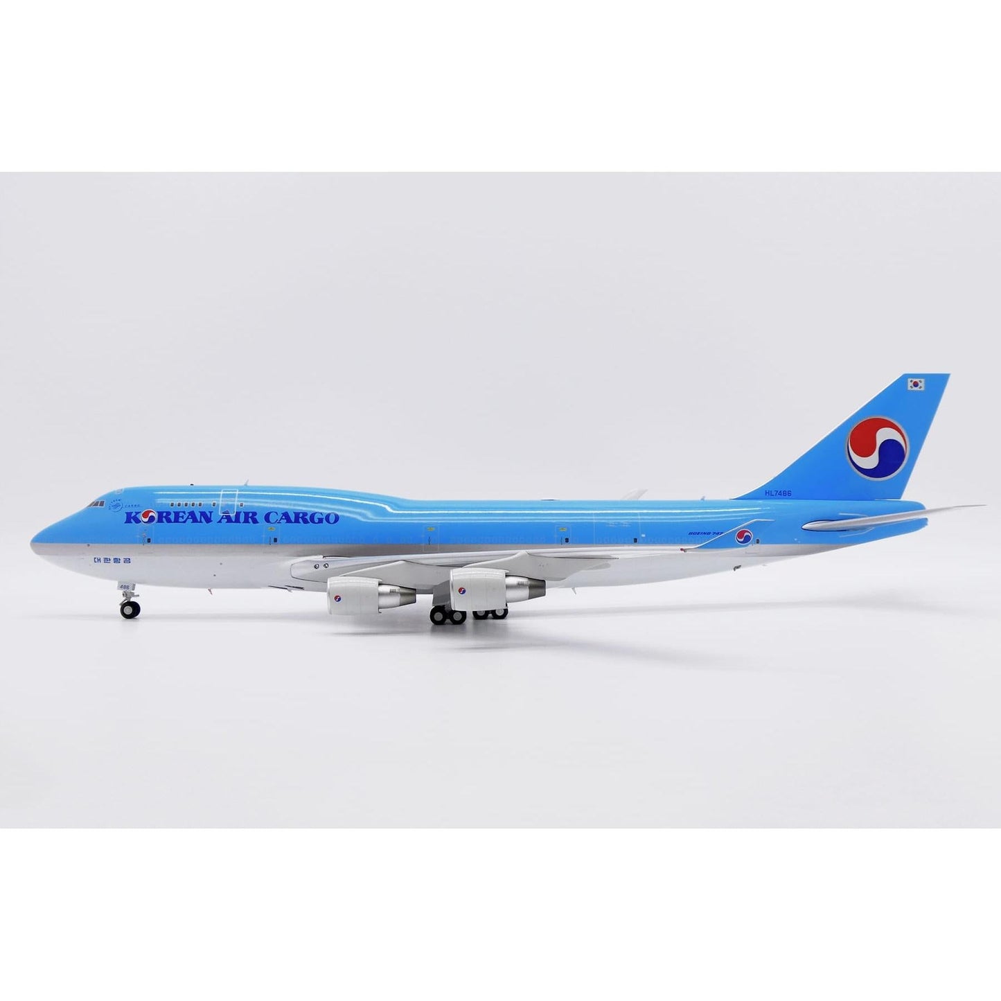 1/200 Korean Air Cargo Boeing 747-400BCF Reg: HL7486 with Stand