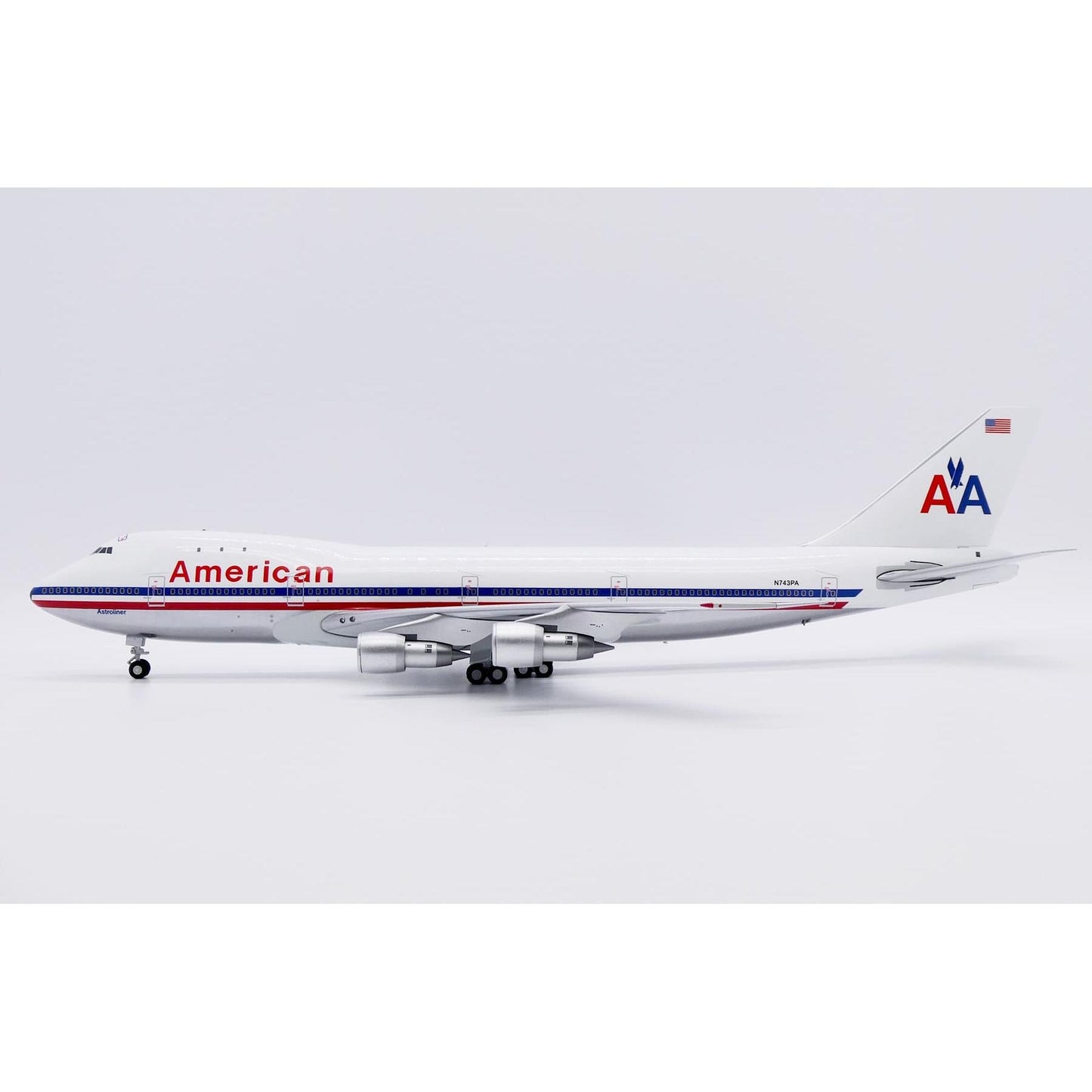 1/200 American Airlines Boeing 747-100 "White+Polished" Reg: N743PA with Stand