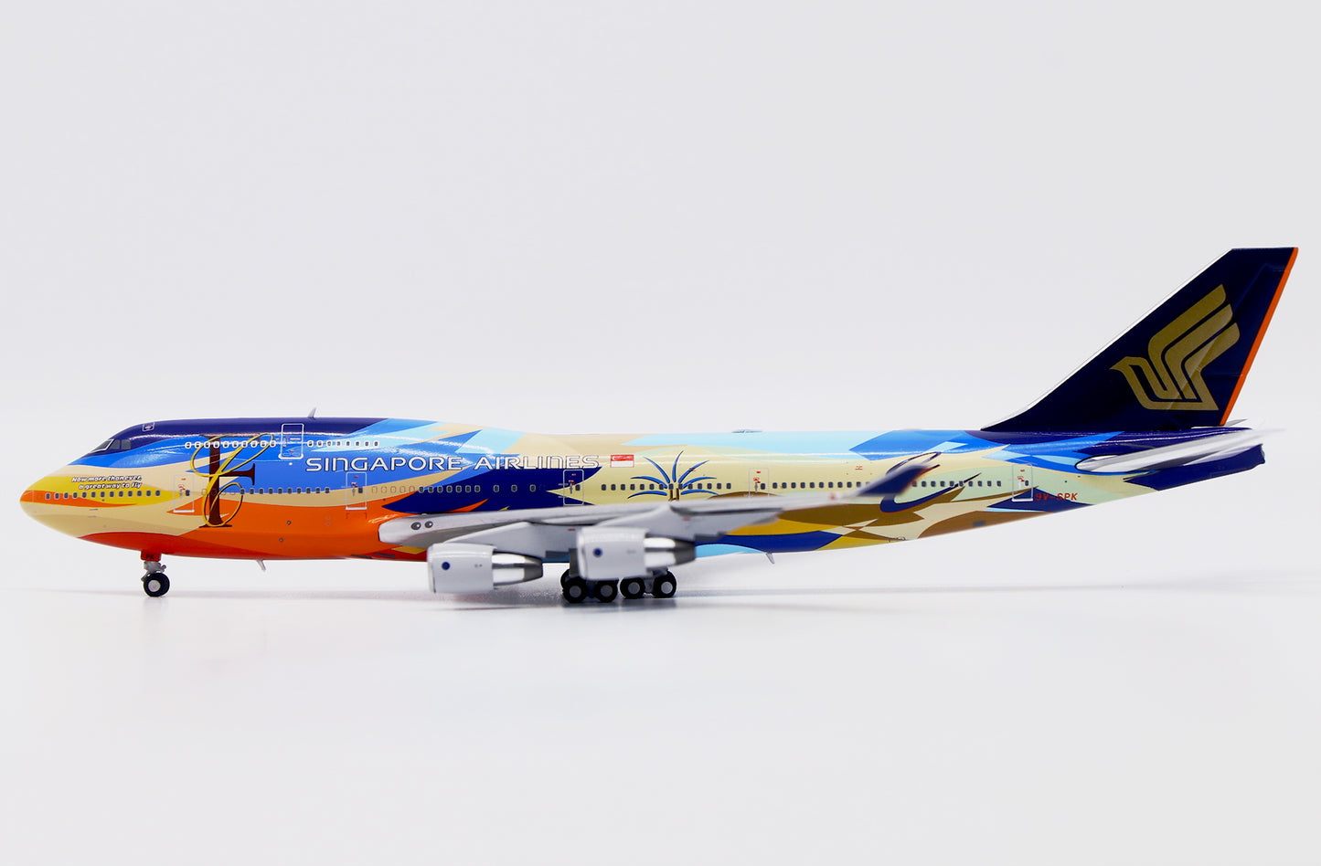 1/400 Singapore Airlines Boeing 747-400 "Tropical" Reg: 9V-SPK with Antenna