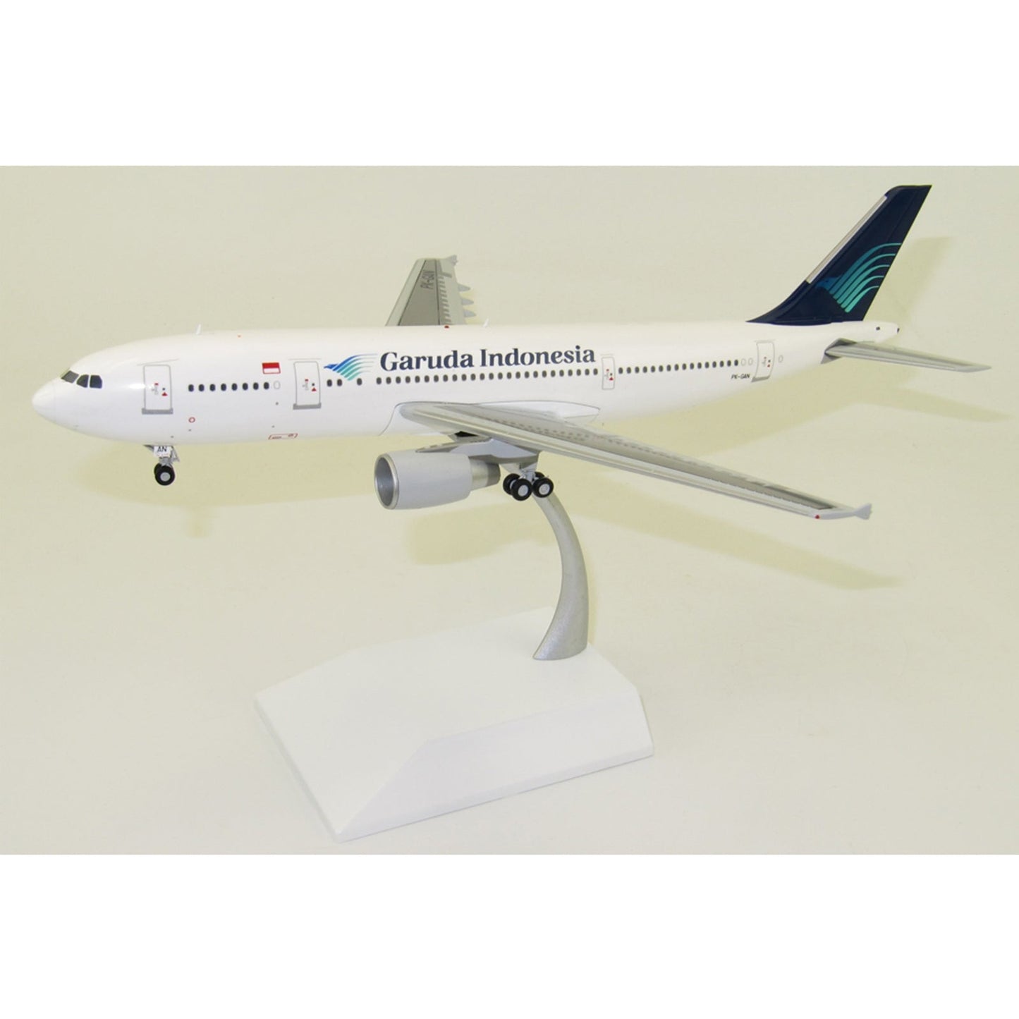 1/200 Thai Smile HS-TXU A320-200(S) with St
