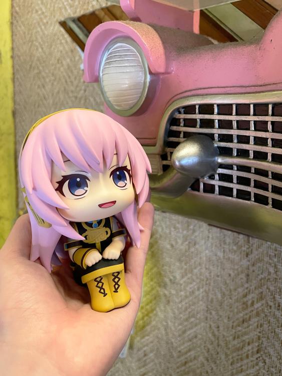 Lookup Megurine Luka